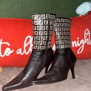 Vintage Fendi Black and Cream Logo Leather Zipper Ankle Boots size 35 EU